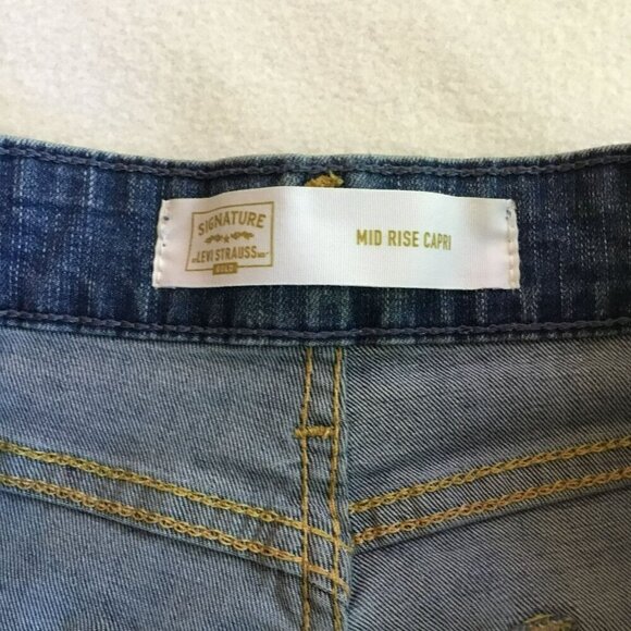 Levi's Signature Capri Jeans Women's Size 12 Mid Rise Cuffed Denim Medium Wash - Picture 11 of 13